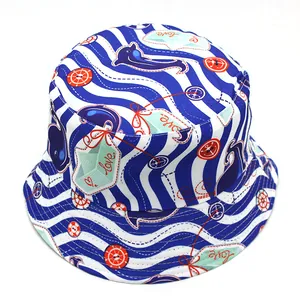Cappello da pescatore reversibile con strisce nautiche e delfini per protezione solare