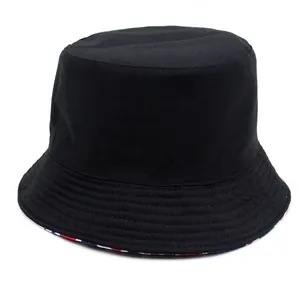 Chapeau bob réversible en coton noir avec motif drapeau britannique sur le bord