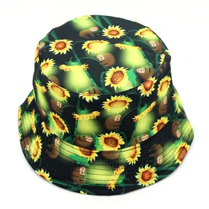 Cappello da pescatore nero unisex con stampe di girasoli e bradipi su sfondo bianco