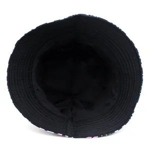 Chapeau bob à fleurs vue intérieure avec doublure noire et bord avec surpiqûres