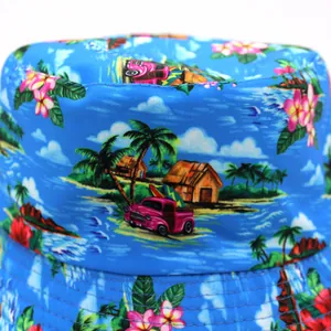Bob réversible bleu avec imprimé tropical de palmiers et voitures vintage pour le soleil