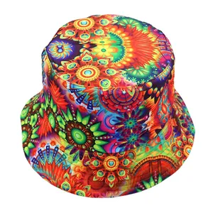 Bunter Fischerhut mit Mandala-Druck und böhmischen Blumenmustern für den Sonnenschutz im Freien