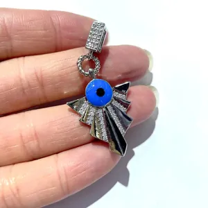 Silberner Evil Eye Anhänger mit blauem Zirkonia und funkelnden Kristallen