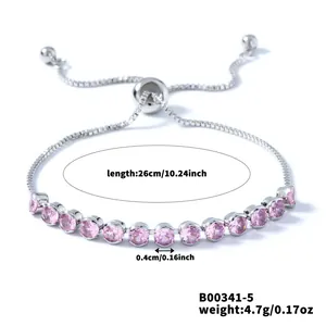 Detail eines verstellbaren Silberarmbands mit 4mm rosa Zirkonen und 26cm Schachtelkette