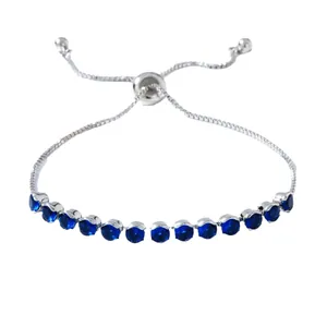 Verstellbares silberfarbenes Armband mit runden blauen Zirkonia-Kristallen