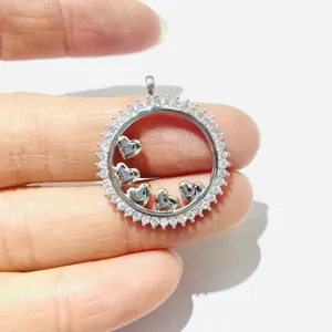 Polierter Herzanhänger mit funkelnder Zirkonia-Bordüre aus Silber für Schmuckdesigns