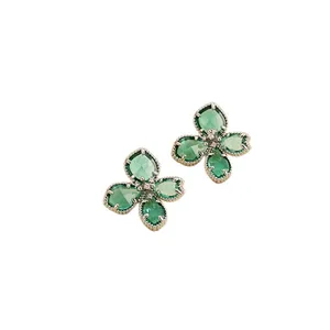 French retro gold-plated four-leaf flower stud earrings with green gemstones