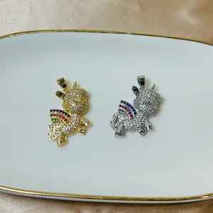 Exquisite Einhorn-Halskettenanhänger aus Kupfer mit funkelnden Zirkonen in Gold und Silber