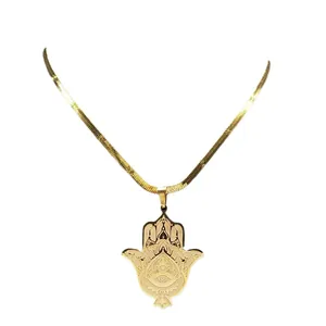 Collier pendentif Main de Fatma dorée avec motif d'oeil gravé sur une chaîne ronde