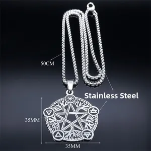 Detail van 35mm roestvrijstalen pentagram hanger met levensboom en 50cm ketting