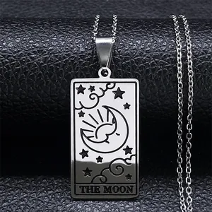 Collier tarot en acier inoxydable argenté avec motif La Lune sur cuir noir texturé