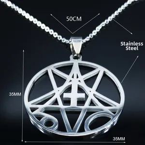 Macro-opname van roestvrijstalen ketting met mystieke ronde hanger en afmetingen