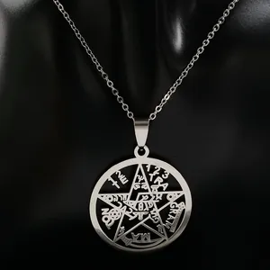 Retro roestvrijstalen halsketting met ronde pentagram hanger op zwart buste model
