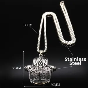 Collier main de Hamsa en acier inoxydable avec gravure Evil Eye sur un fond noir