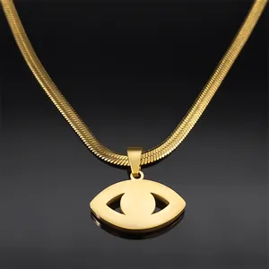 Gouden roestvrijstalen slangenketting met een minimalistische boze oog hanger ontwerp