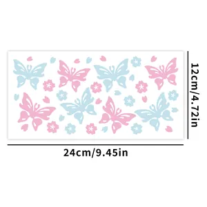 Dettaglio adesivo UV DTF con fiori e farfalle per bicchieri da 16oz, misura 24x12cm