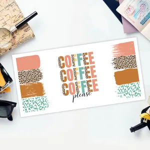 Αυτοκόλλητο UV DTF Coffee please με λεοπάρ γράμματα ανάμεσα σε είδη ταξιδιού
