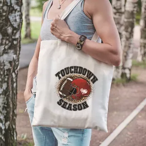 Détail de l'impression thermique rugby avec casque léopard sur sac fourre-tout