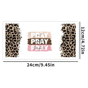 Dettaglio adesivo transfer UV DTF da 16oz con design leopardato PRAY e misure indicate