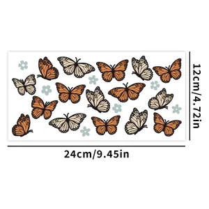 Dettaglio macro di adesivi a farfalla a trasferimento UV con misure 24 cm x 12 cm