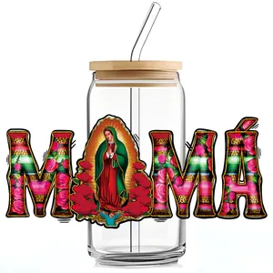 Détail du verre canette 16oz avec motif Mama Guadalupe, couvercle bambou et paille en verre