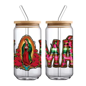 Vue détaillée des canettes en verre 16oz avec couvercles en bambou et imprimé MAMA Vierge