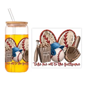 Détail du transfert UV DTF baseball vintage sur verre de 16oz avec couvercle bambou