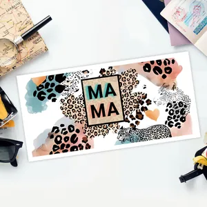 Λεπτομερής λήψη αυτοκόλλητου UV DTF MAMA leopard για γυάλινα ποτήρια 16oz