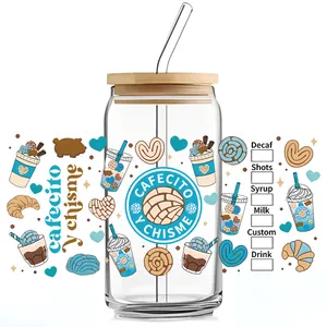 Detalle del vaso de 16oz con tapa de bambú y gráficos de repostería mexicana y café