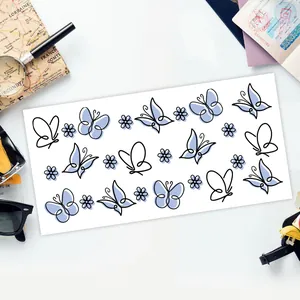 Adesivo UV DTF con farfalle blu e fiori per decorazione di bicchieri da 16 once
