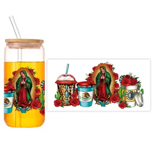 Détail d'un verre de 16oz avec motif Vierge Marie de Guadalupe et couvercle bambou
