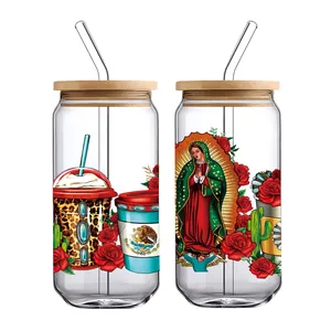 Détail d'un verre 16oz avec transfert UV DTF montrant la Vierge de Guadalupe et roses