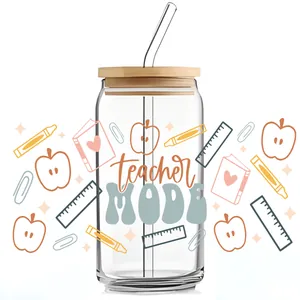 Detail of teacher MODE UV transfer sticker on 16oz glass can with bamboo lid and straw