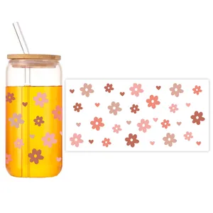Plat ontwerp van retro bloemen en hartjes voor 16oz glazen kan met bamboe deksel