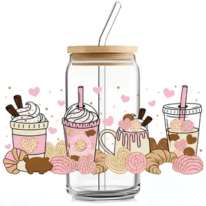 Verre de 16oz avec couvercle en bambou et autocollant UV DTF Cafecito y Chisme chic