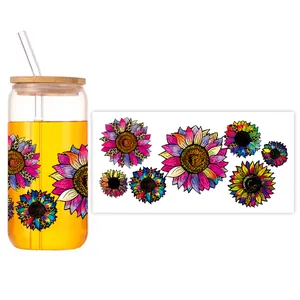 Detail van 16oz glazen beker met UV-transfer zonnebloem luipaardsticker en bamboe deksel
