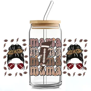 Detail van 16oz glazen beker met Mama football panterprint en natuurlijk houten deksel