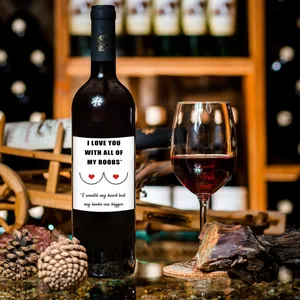 Etichette per vino divertenti su bottiglia scura per decorazioni creative di feste e regali