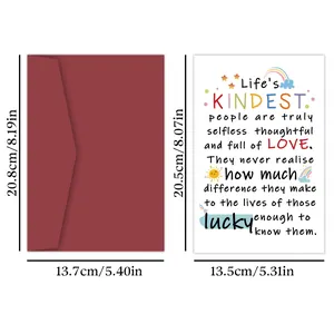 Specifiche dettagliate delle dimensioni per biglietto d'auguri e busta rosso scuro
