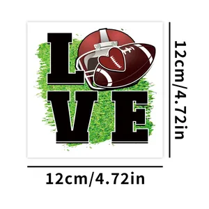 Detail van UV DTF transfersticker met voetbal LOVE-ontwerp en 12 cm maataanduidingen