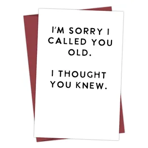 Grappige verjaardagskaart met tekst 'I'm sorry I called you old' en rode envelop