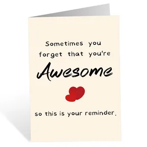 Detail der Grußkarte mit Text Sometimes you forget that you are Awesome und Herzen