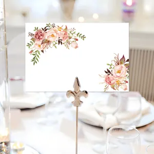 Carte de table de mariage à fleurs aquarelles avec support en métal fleur de lys argenté
