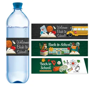 Detailansicht der Back to School Wasserflaschen-Aufkleber mit Schulbus- und Buchmotiven