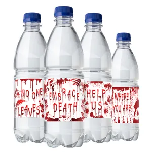 Set di bottiglie d'acqua di Halloween con etichette insanguinate e tappi blu