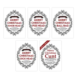 Détail des étiquettes de bouteilles de vin de Noël humoristiques avec texte rouge et bord