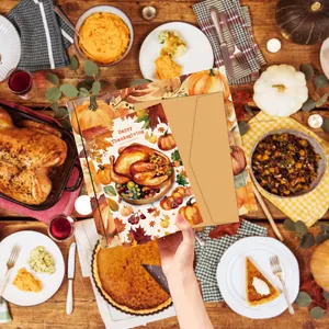 Detail einer Thanksgiving-Karte mit Truthahn-Illustration und Kraftpapier-Umschlag
