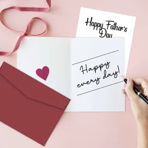 Dettaglio di un biglietto d'auguri bianco Happy Every Day con set di buste rosse