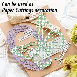 Carta per scrapbook pasquale con farfalle fustellate e cornici a cuore in pizzo