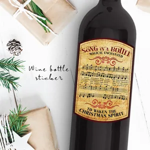 Dettaglio dell'adesivo vintage per bottiglia di vino con spartito musicale natalizio